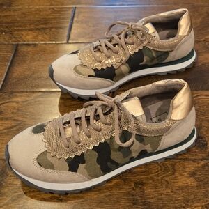 NWT Shu Shop Roxy Sneakers Size 7 Camo